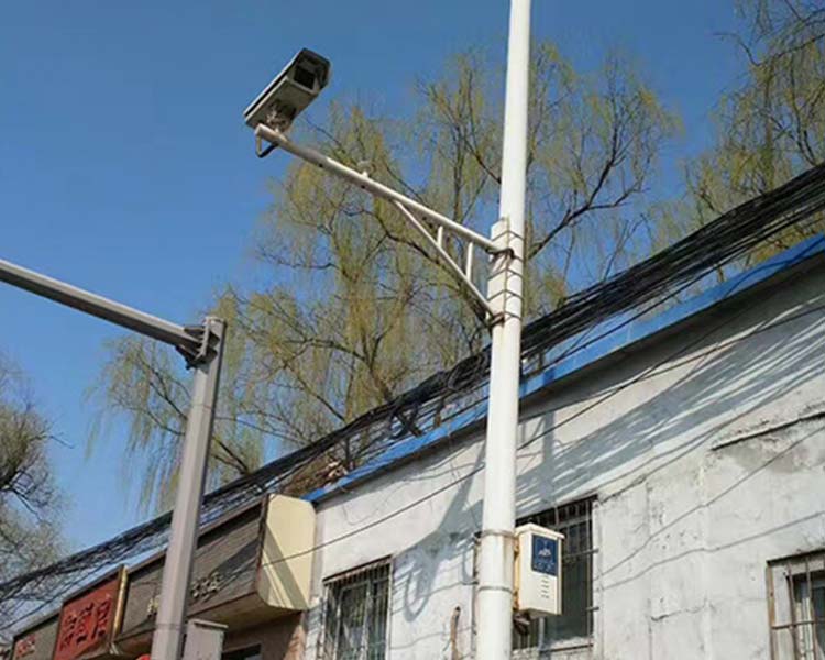 太原鑫雨杭電器設(shè)備：山西道路監(jiān)控桿設(shè)置的注意事項(xiàng)有什么？